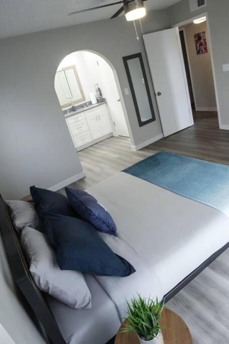 2 Bedroom Minutes From Las Vegas Strip And Airport Екстериор снимка