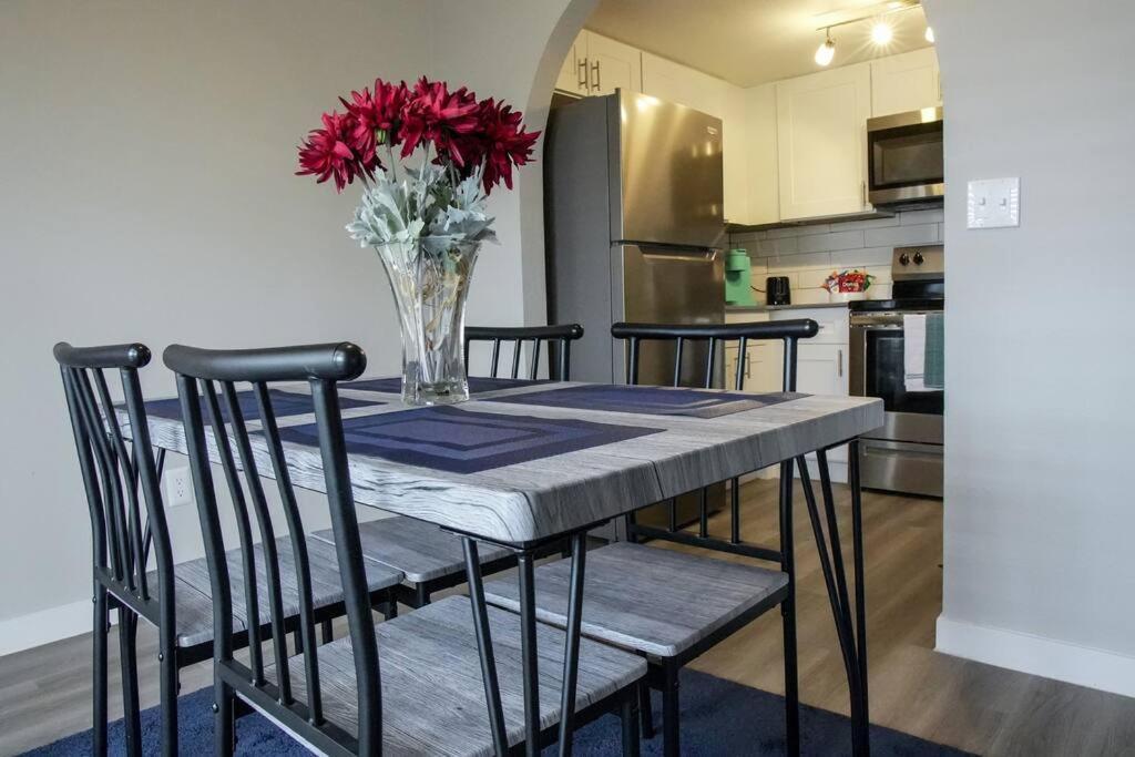 2 Bedroom Minutes From Las Vegas Strip And Airport Екстериор снимка